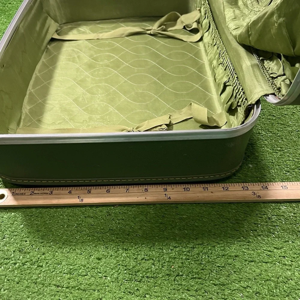VTG 50's Avacado Green Hard Shell Luggage Set (2) 60s Mid Century 23x16 & 17x13